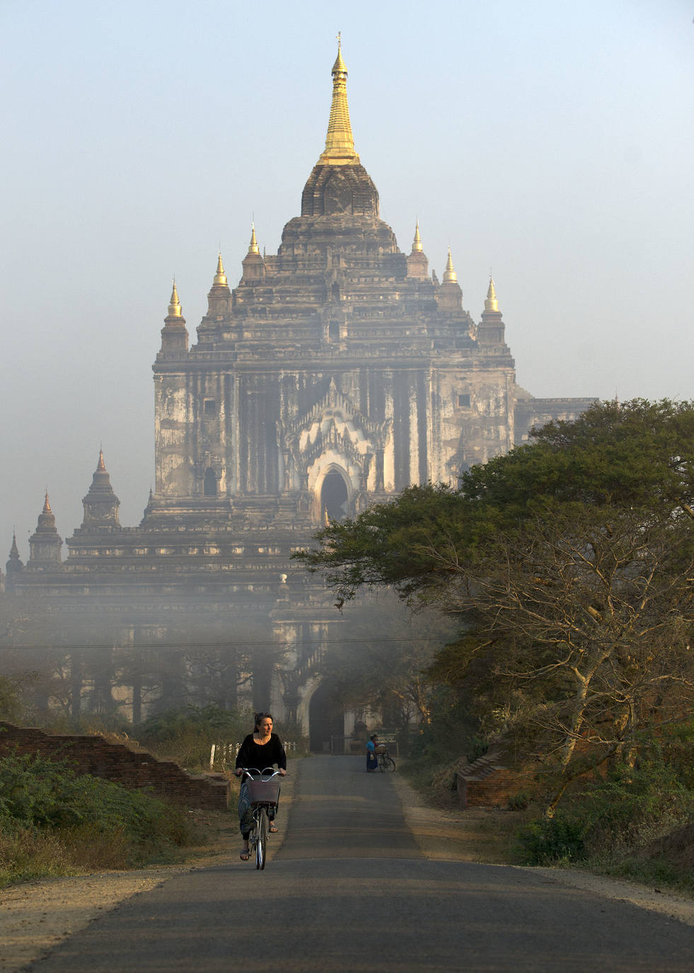 Myanmar (Asia). Puede que no te suene mucho con este nombre, pero también es conocido como la antigua Birmania. Se abrió al turismo hace poco más de dos décadas y destaca por sus pagodas doradas y su impresionante paisaje natural.