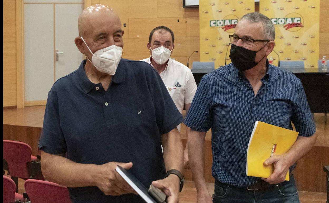 Aurelio Pérez y Lorenzo Rivera tras la rueda de prensa en la que se anunció que el primero dejaba la coordinación de la organización.