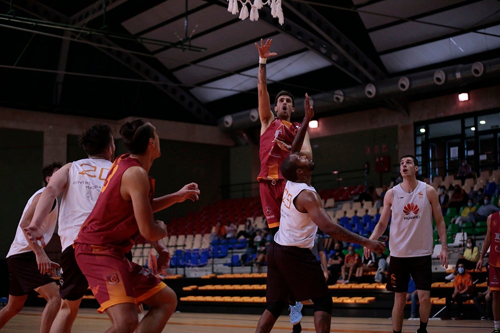 El Aquimisa Carbajosa Empresarial remonta al final al Zentro Madrid (82-74)