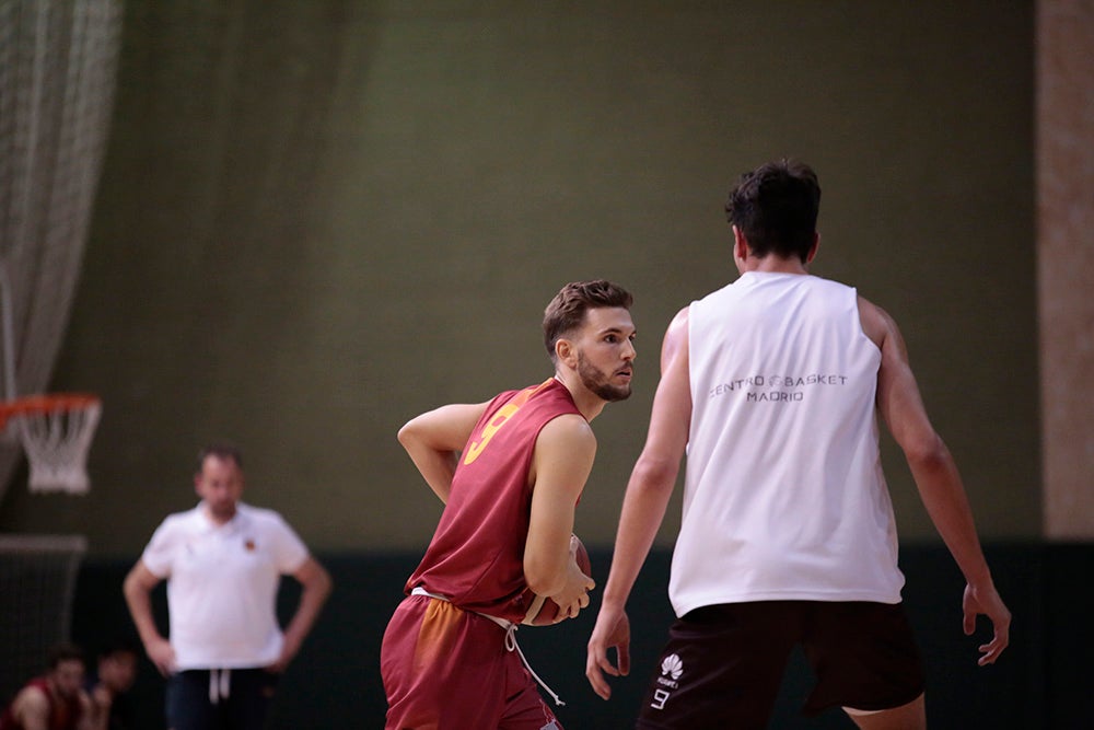 El Aquimisa Carbajosa Empresarial remonta al final al Zentro Madrid (82-74)