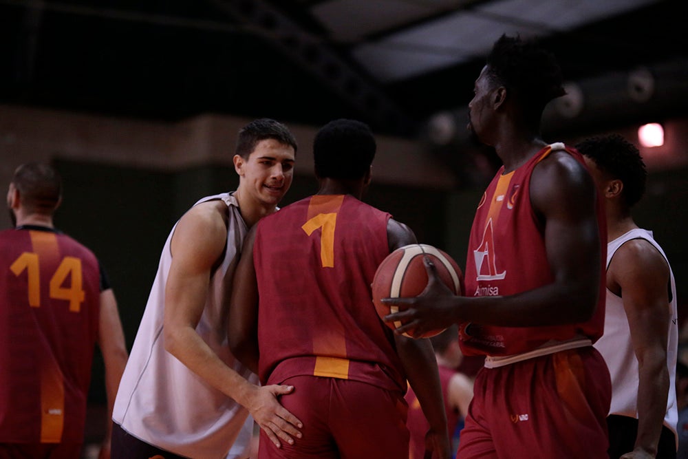 El Aquimisa Carbajosa Empresarial remonta al final al Zentro Madrid (82-74)