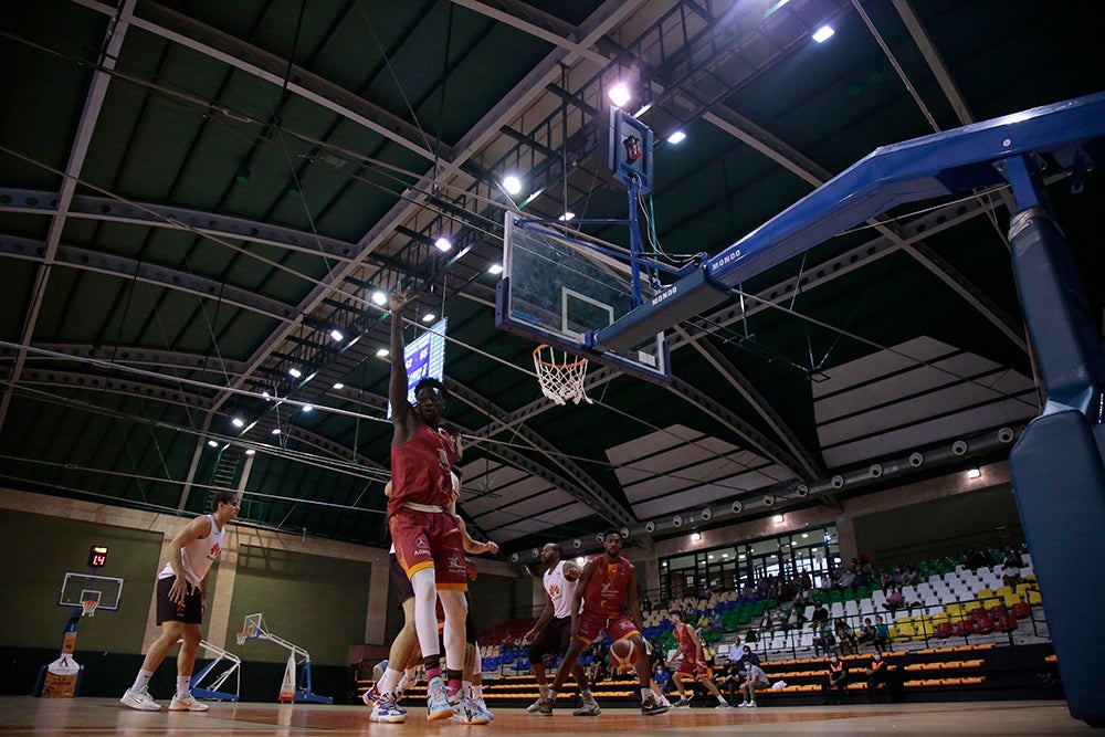 El Aquimisa Carbajosa Empresarial remonta al final al Zentro Madrid (82-74)