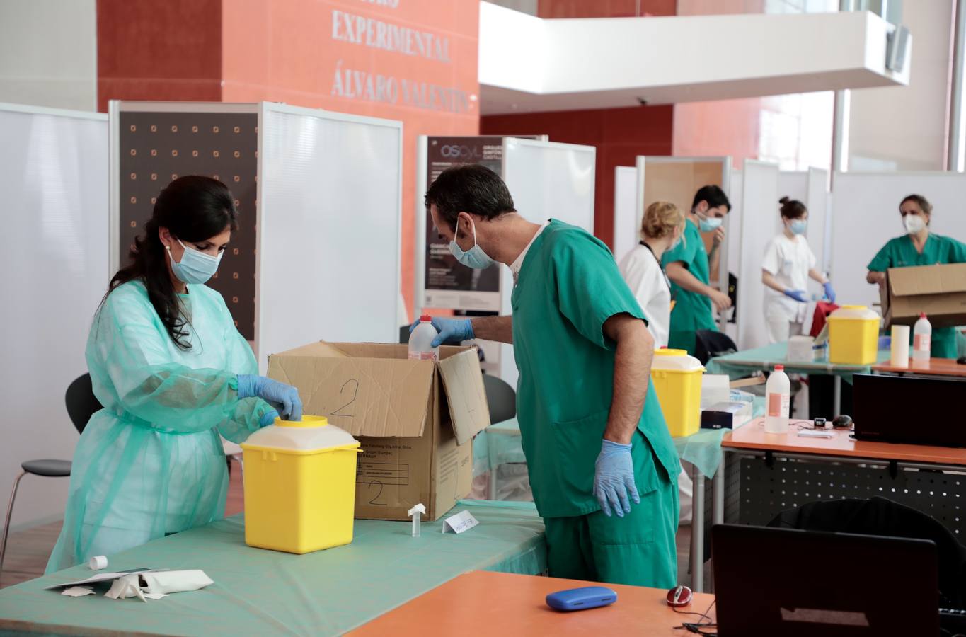 Fotos: El Centro Cultural Miguel Delibes de Valladolid cierra sus puertas como &#039;vacunódromo&#039;