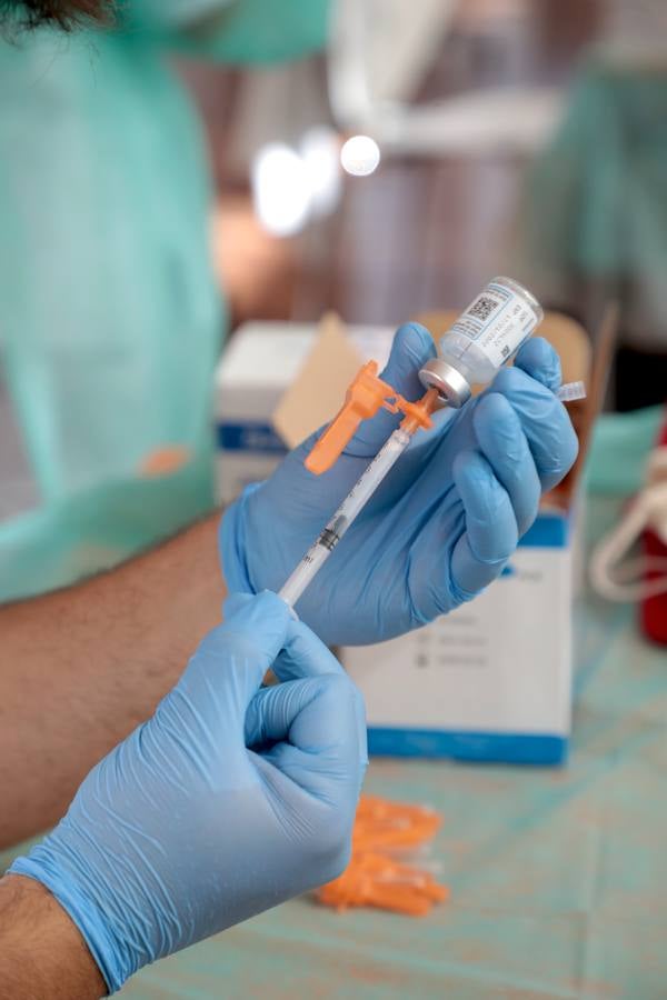 Fotos: El Centro Cultural Miguel Delibes de Valladolid cierra sus puertas como &#039;vacunódromo&#039;