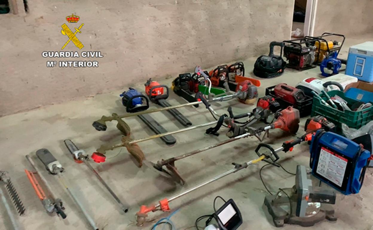 Objetos incautados por la Guardia Civil. 