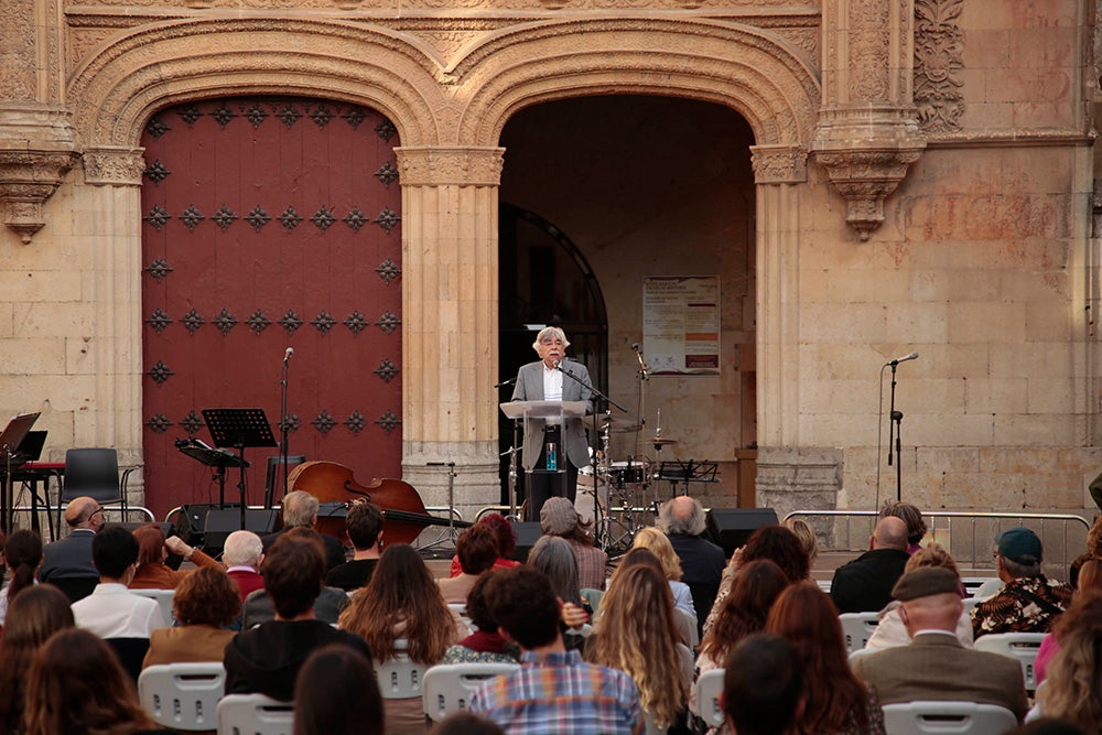 El "Ágora del Otoño" y "Salamanca ilumina Europa" llenan de poesía, luz y música el Patio de Escuelas de la Universidad de Salamanca