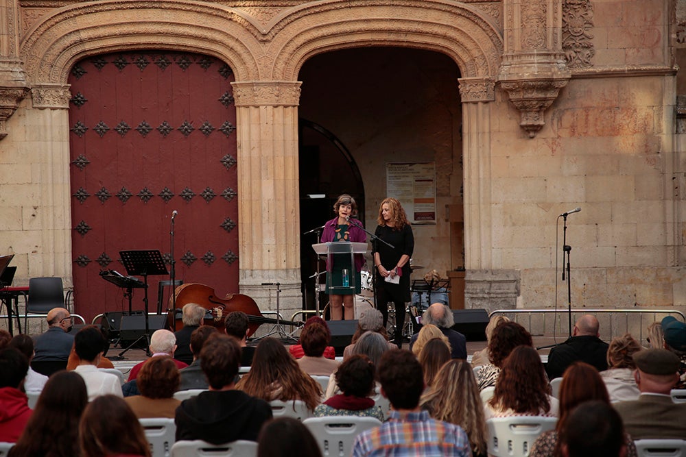 El "Ágora del Otoño" y "Salamanca ilumina Europa" llenan de poesía, luz y música el Patio de Escuelas de la Universidad de Salamanca