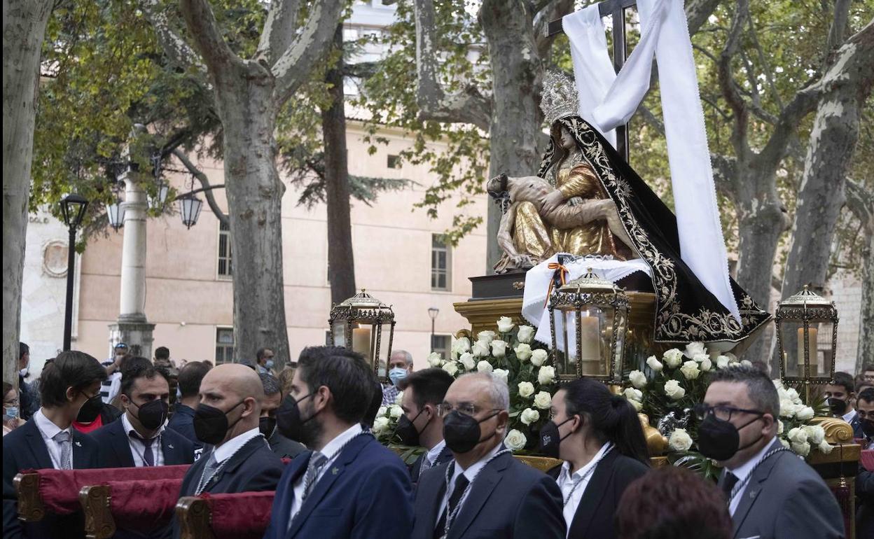 La cofradía de La Pasión desfila en Valladolid este sábado. 