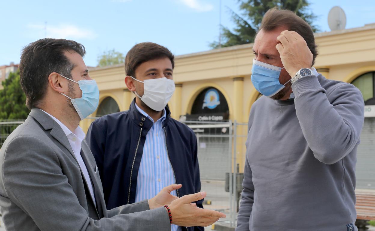 Luis Tudanca y Óscar Puente, con el senador Fran Díaz, responsable autonómico de la Juventudes Socialistas.