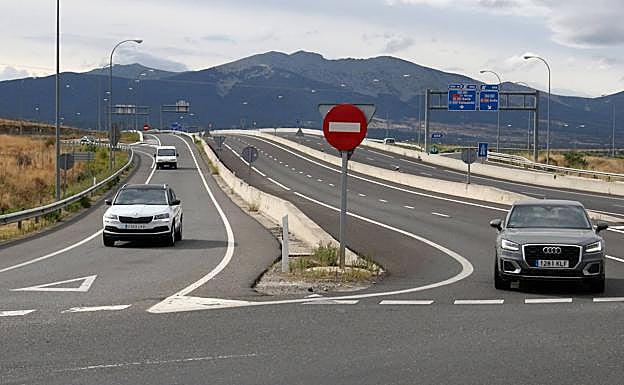 Llegada de vehículos de la AP-61 y salida de la circulación de la antigua variante a la rotonda de la Choricera. 