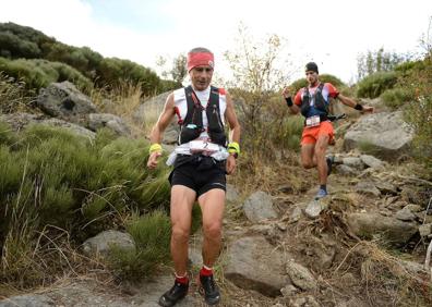 Imagen secundaria 1 - El bejarano Miguel Heras y Ana Rico triunfan en la VI Ultrail La Covatilla