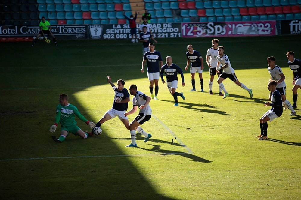 Un Salamanca UDS impotente pierde lo poco que tenía en su juego y cede en casa ante el Marino de Luanco (0-2)