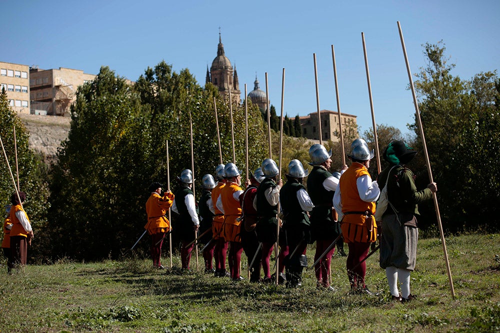 Salamanca se despide de su Siglo de Oro con la simulación de una batalla de los tercios españoles a orillas del Tormes