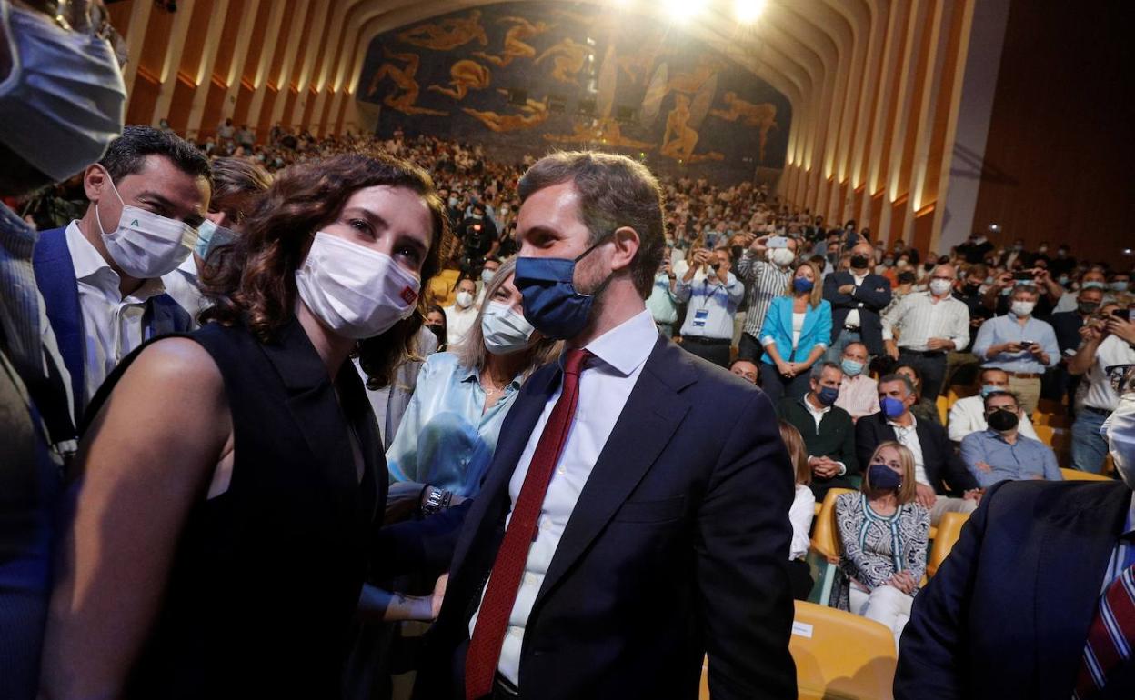 Isabel Díaz Ayuso y Pablo Casado, en la convención del PP celebrada en Valencia.