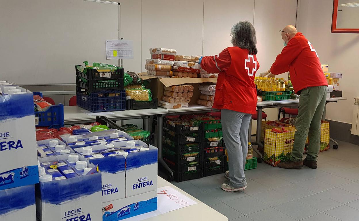 Cruz Roja en Segovia ha recogido y distribuido alimentos durante la pandemia del coronavirus. 