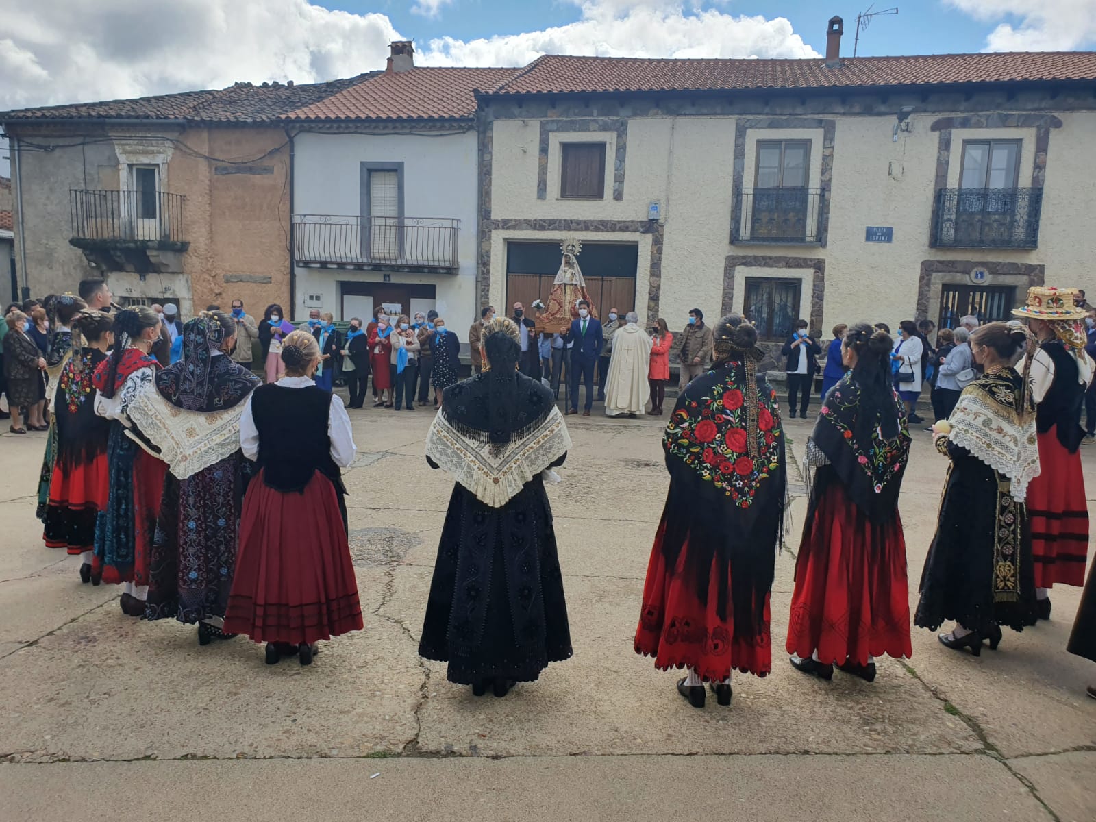 Fotos: El Maillo recuerda a Alfredo Ramajo en el día grande de sus fiestas patronales