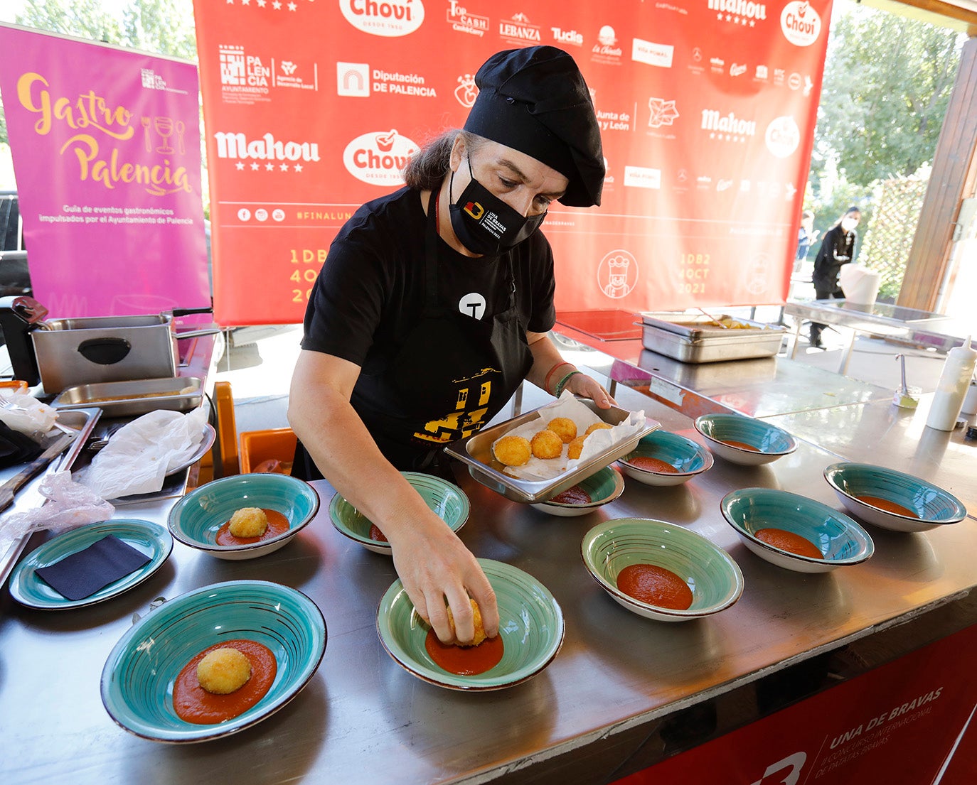 Final del II concurso internacional de patatas bravas en Palencia