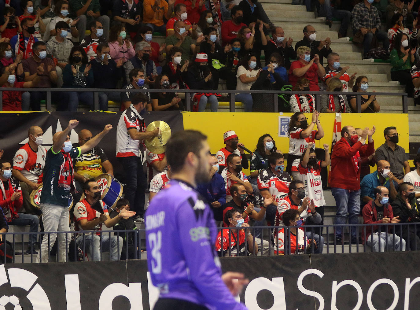 Gran animación en el graderío del pabellón Guerreros Naveros para la victoria ante el Ademar. 