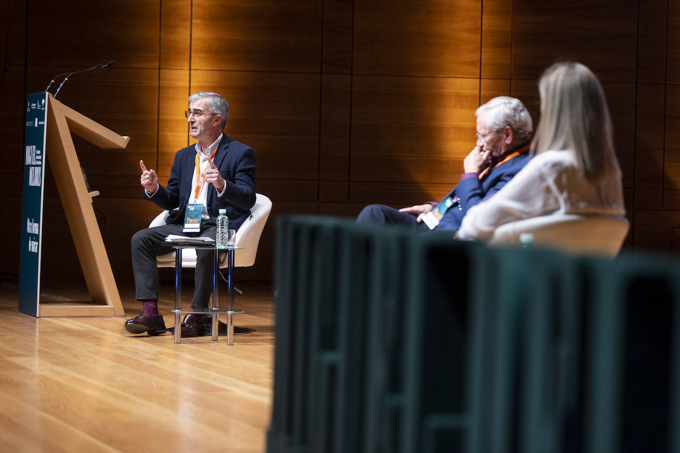 Periodismo de largo alcance: investigación, rigor y reposoal servicio de la información. Con Fernándo Ónega, escritor y periodista y Marisa R. Palop, presentadora de Informe Semanal. Moderado por Ignacio Foces, subdirector de El Norte de Castilla.