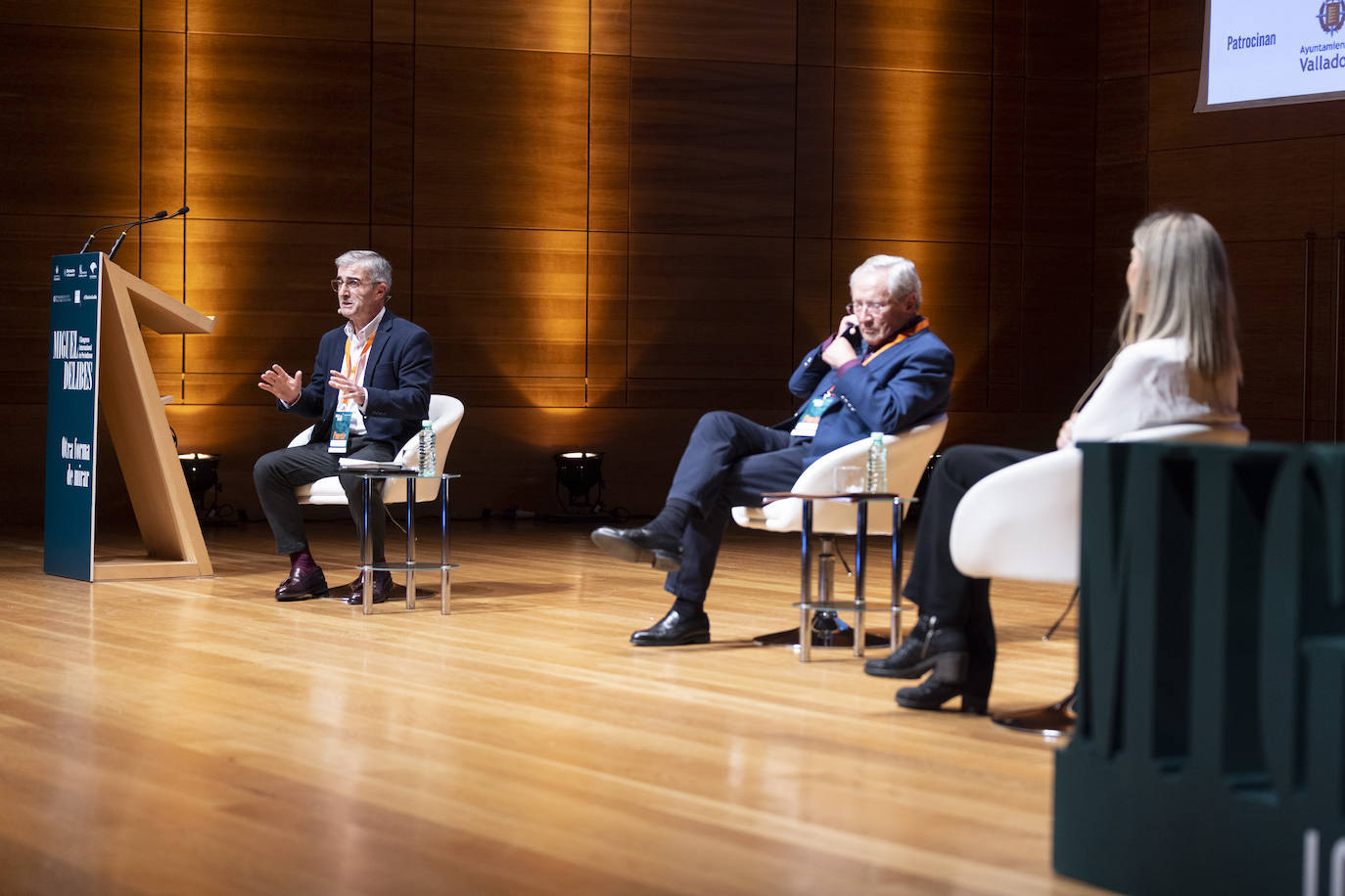 Periodismo de largo alcance: investigación, rigor y reposoal servicio de la información. Con Fernándo Ónega, escritor y periodista y Marisa R. Palop, presentadora de Informe Semanal. Moderado por Ignacio Foces, subdirector de El Norte de Castilla.