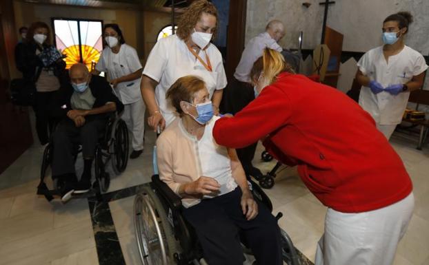 La tercera dosis comenzará a ponerse a finales de mes en los centros de salud