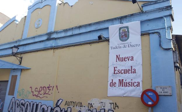 Edificio de la antigua discoteca que albergará la Escuela de Música. 