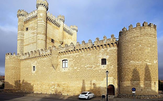 Imagen principal - Castillo de Fuensaldaña y Bodegas Concejo, en Valoria la Buena. 