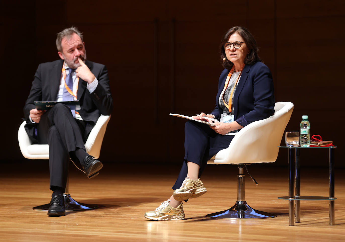 Ángel Ortiz y Lucía Méndez, durante la primera ponencia de la sesión del viernes. 