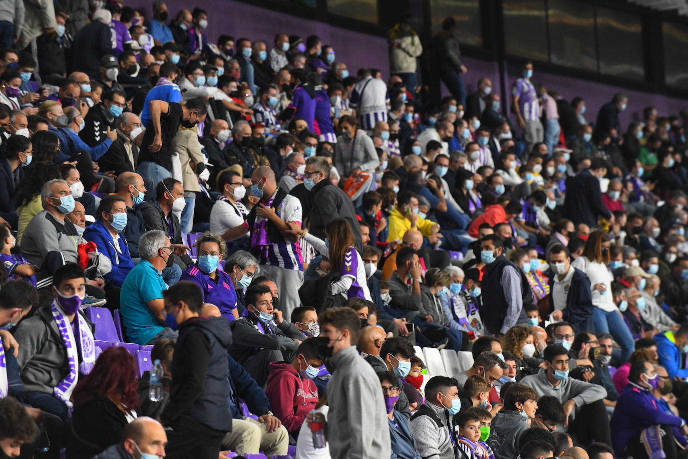 Aficionados vallisoletanos en el Zorrilla durante el encuentro contra el Málaga. 