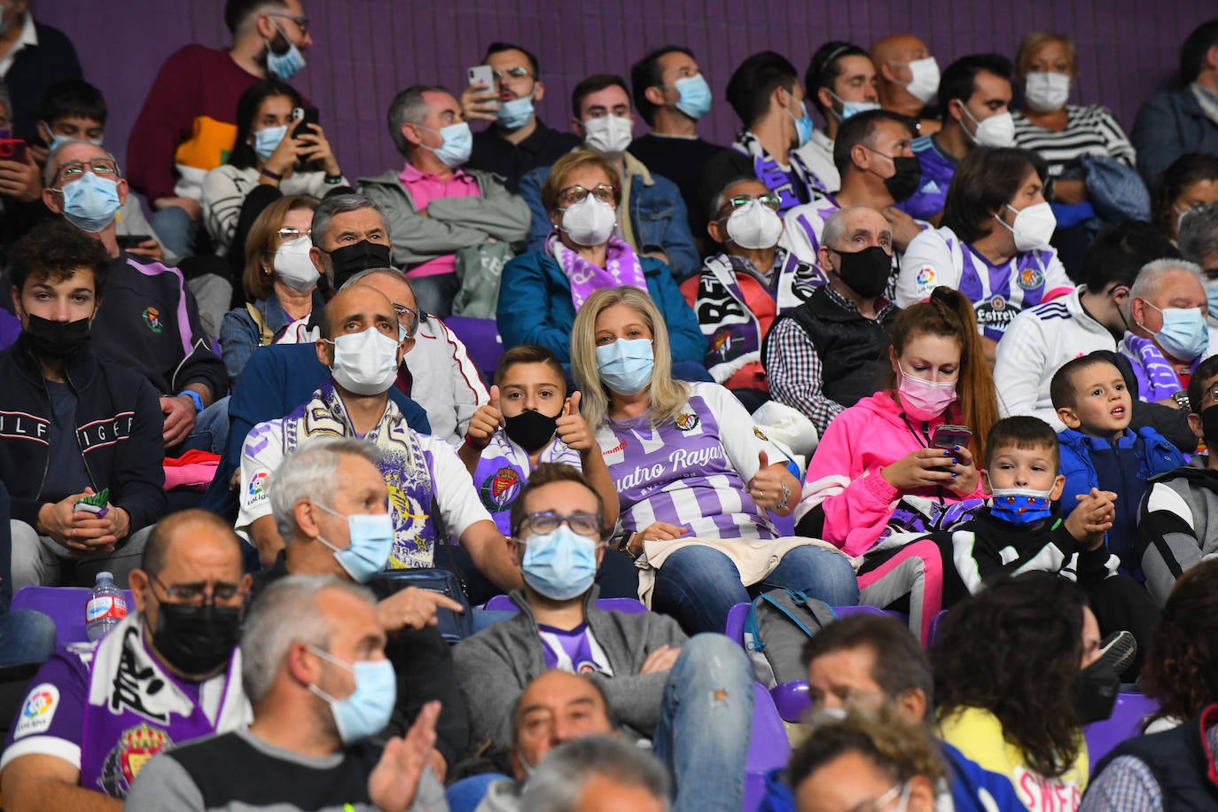 Aficionados vallisoletanos en el Zorrilla durante el encuentro contra el Málaga. 
