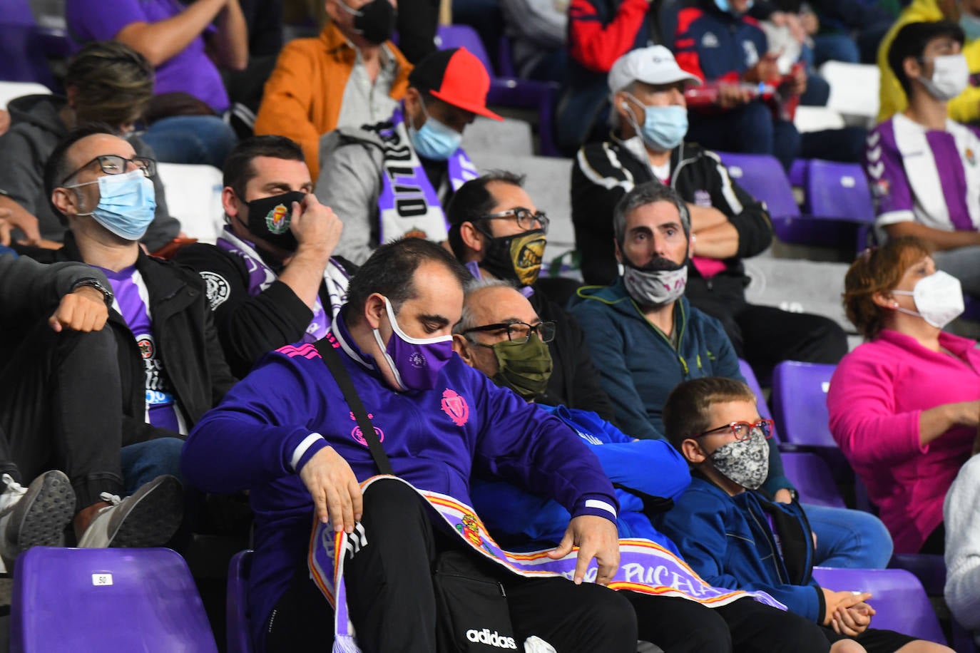 Aficionados vallisoletanos en el Zorrilla durante el encuentro contra el Málaga. 