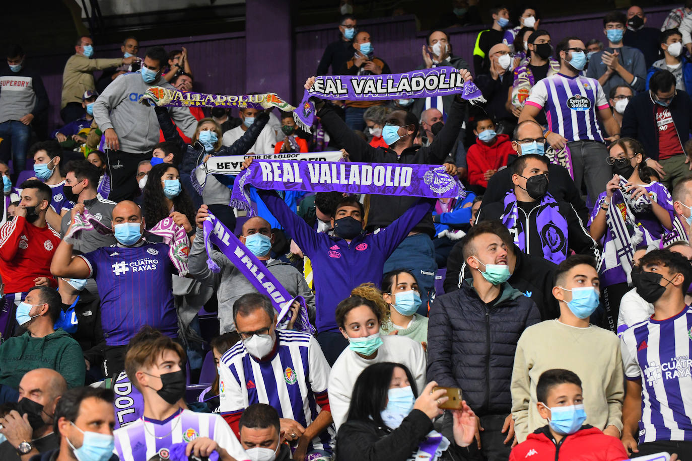 Aficionados vallisoletanos en el Zorrilla durante el encuentro contra el Málaga. 