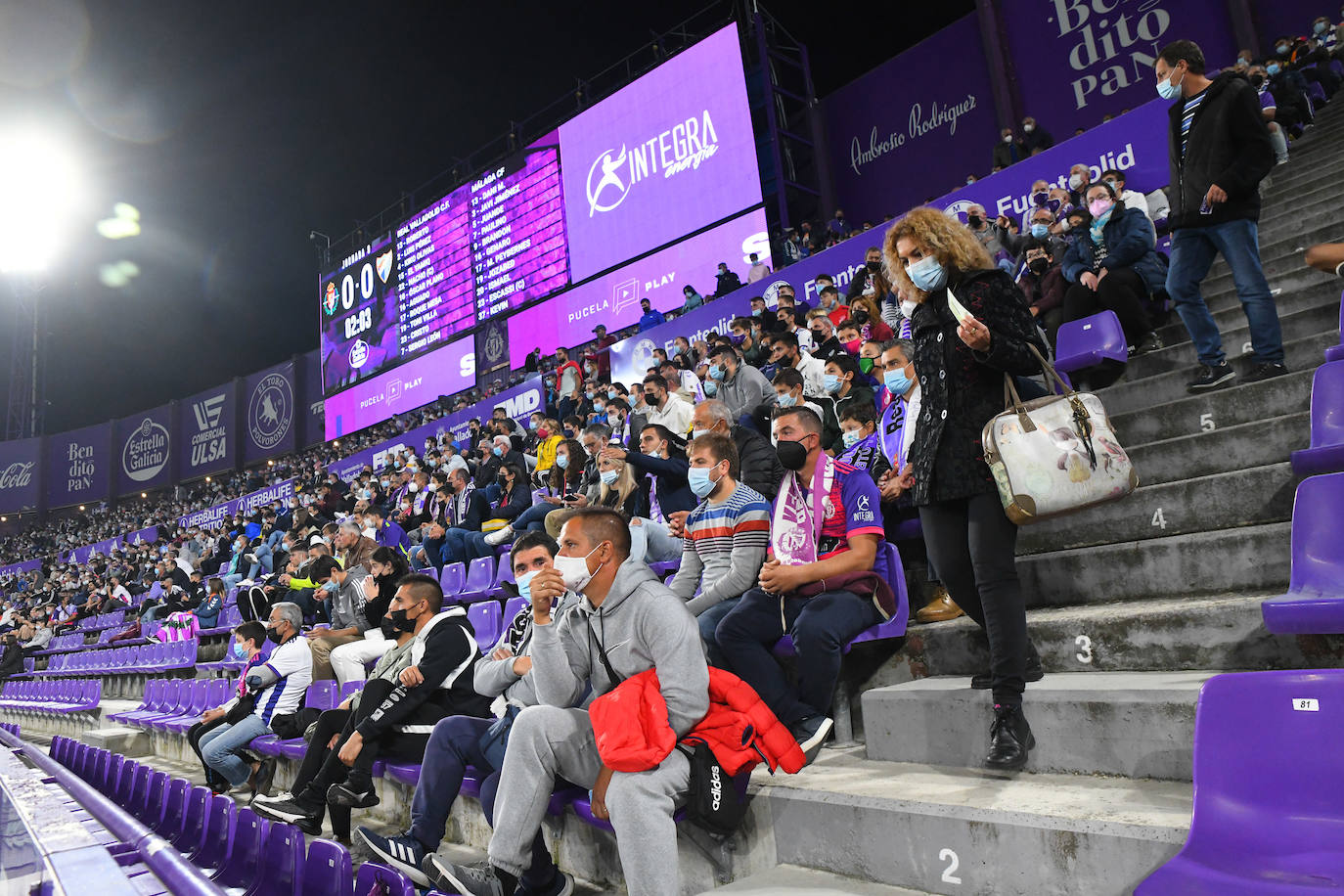 Aficionados vallisoletanos en el Zorrilla durante el encuentro contra el Málaga. 