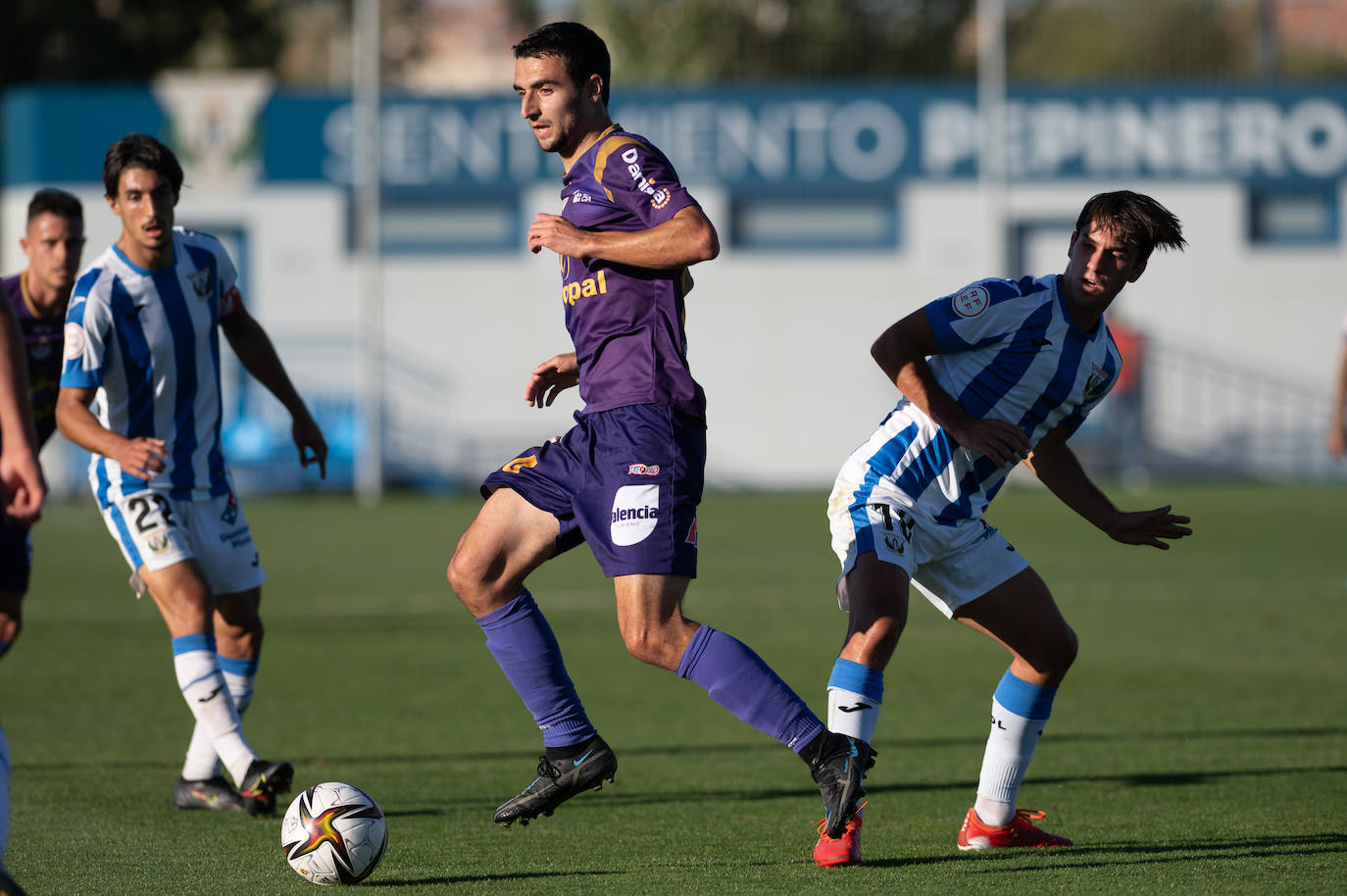 El equipo palentin suma la segunda victoria consecutiva en RFEF.