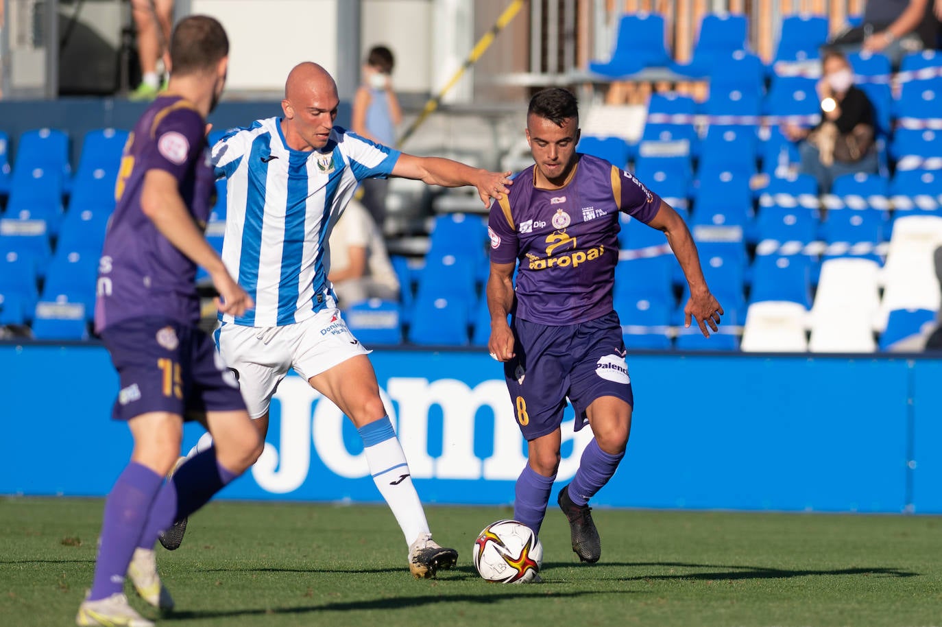 El equipo palentin suma la segunda victoria consecutiva en RFEF.