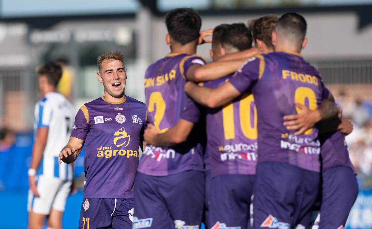 Los morados celebran el gol de Adri. 