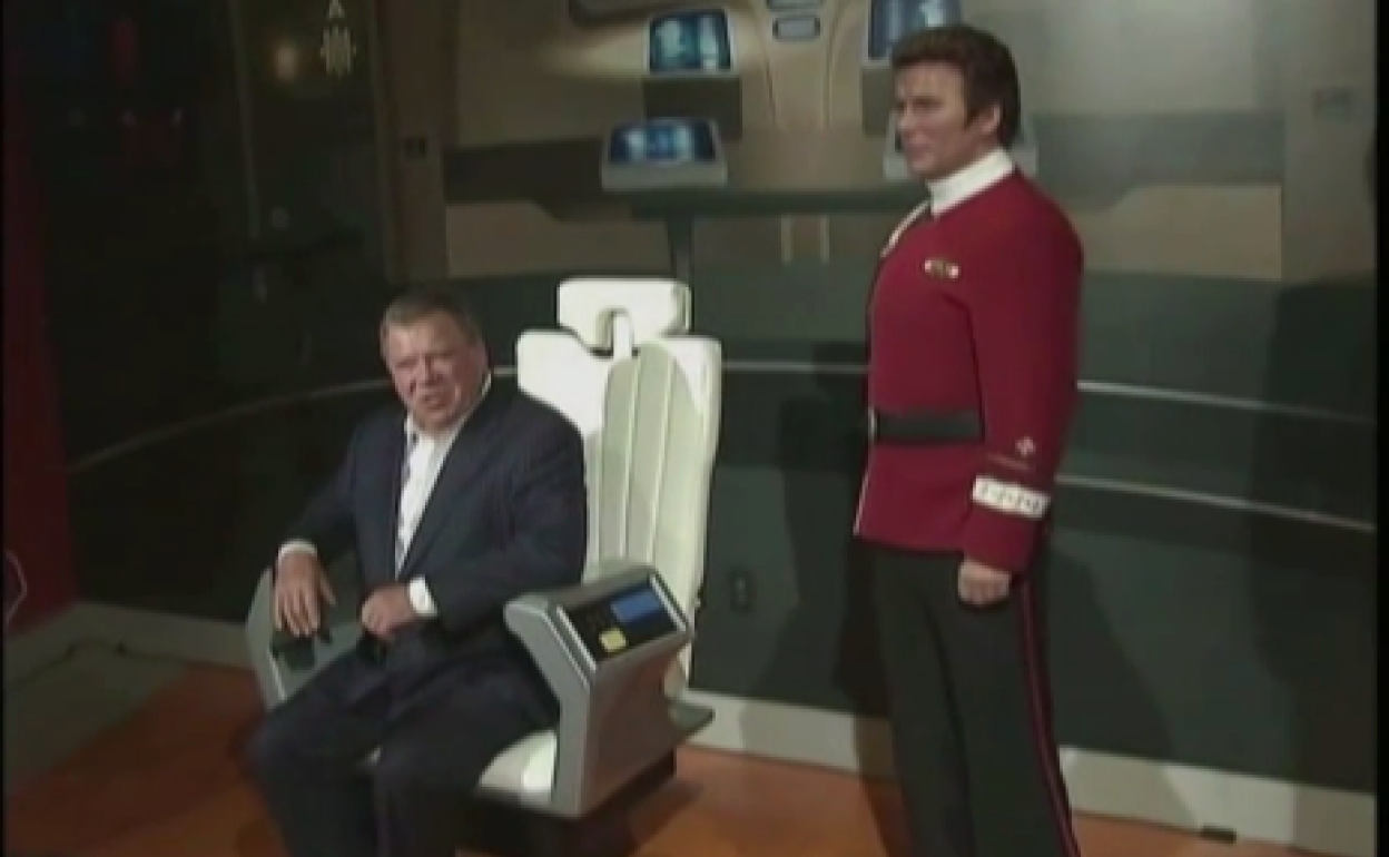 William Shatner, a la izquierda.