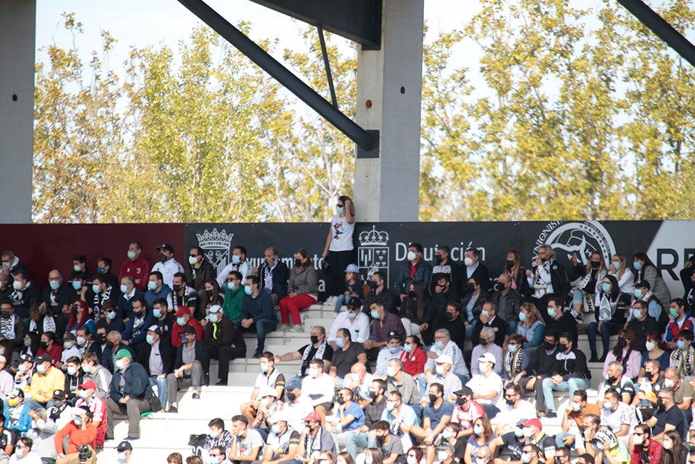 La afición de Unionistas sigue sumando alegrías en el Reina Sofía