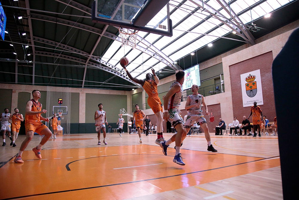 Duro correctivo para el Aquimisa Carbajosa en el debut liguero ante el Zamora Enamora (60-85)