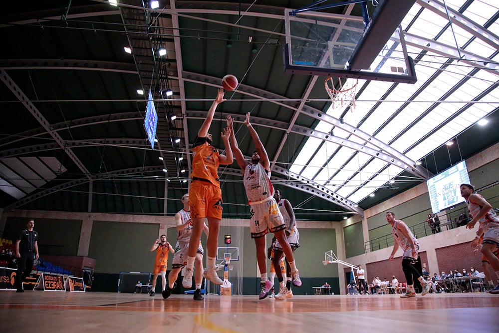 Duro correctivo para el Aquimisa Carbajosa en el debut liguero ante el Zamora Enamora (60-85)
