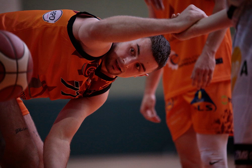 Duro correctivo para el Aquimisa Carbajosa en el debut liguero ante el Zamora Enamora (60-85)