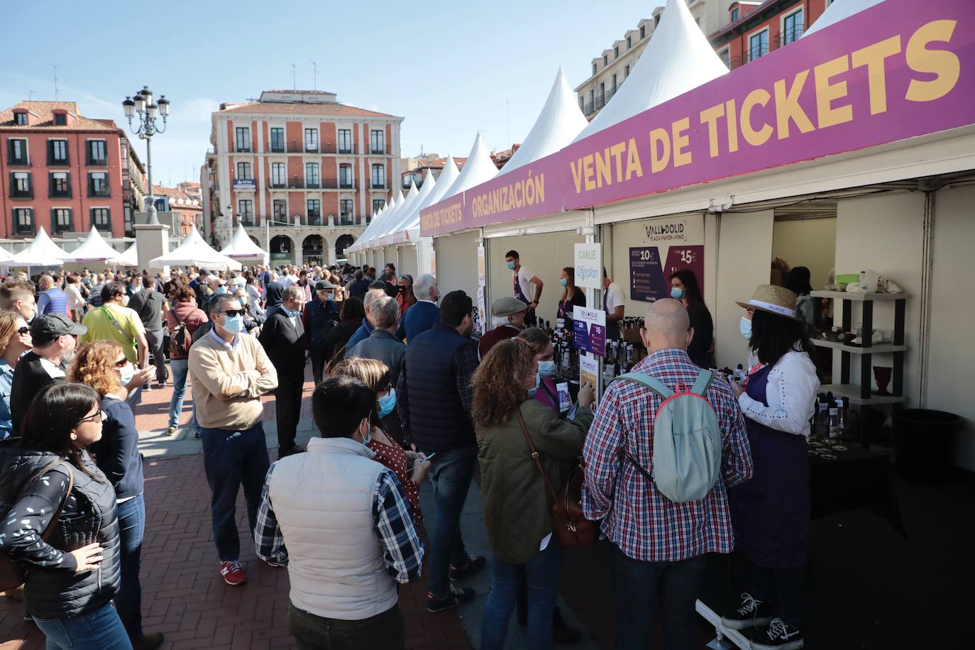 Fotos: Ambientazo durante la jornada del domingo en el evento &#039;Valladolid. Plaza Mayor del Vino&#039;