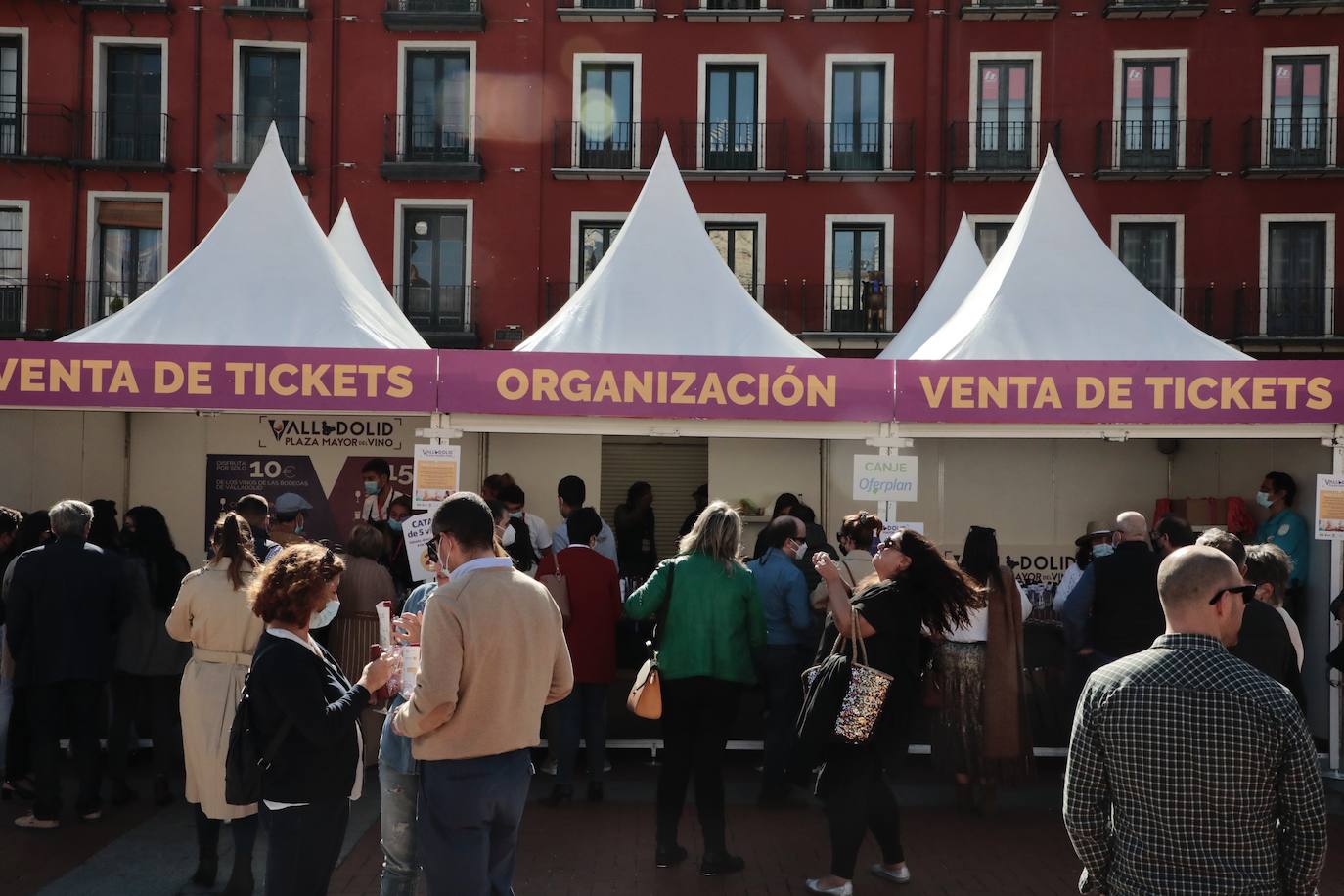 Fotos: Ambientazo durante la jornada del domingo en el evento &#039;Valladolid. Plaza Mayor del Vino&#039;