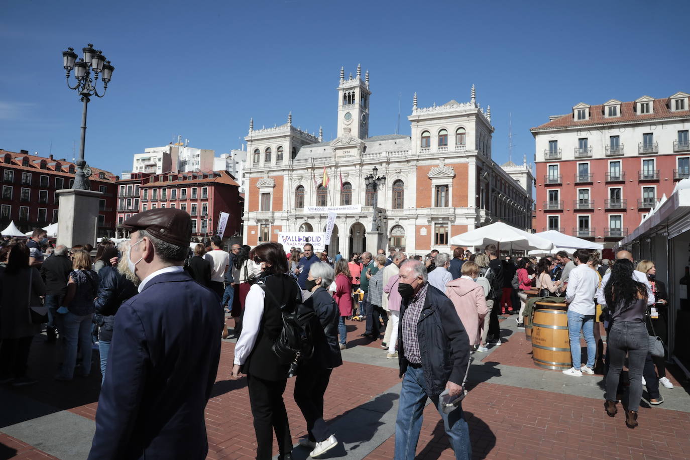 Fotos: Ambientazo durante la jornada del domingo en el evento &#039;Valladolid. Plaza Mayor del Vino&#039;