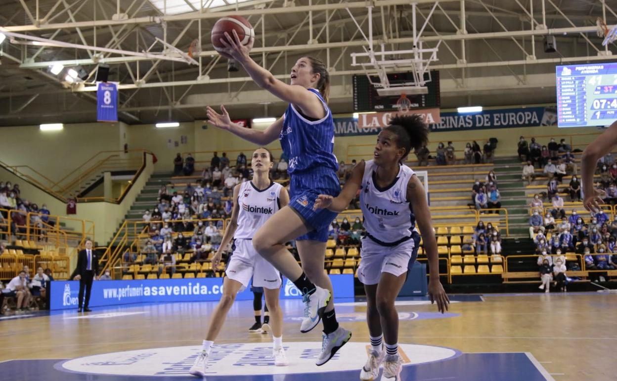 Bandeja de Leo Rodríguez ante Gernika. 