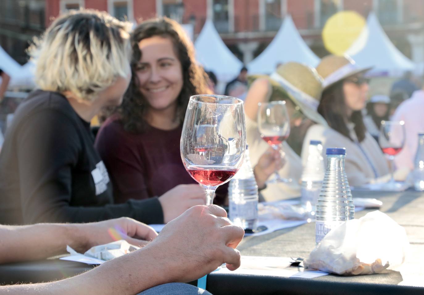 Fotos: Visita a la DO Rueda y ambiente del lunes en &#039;Valladolid. Plaza Mayor del Vino&#039;