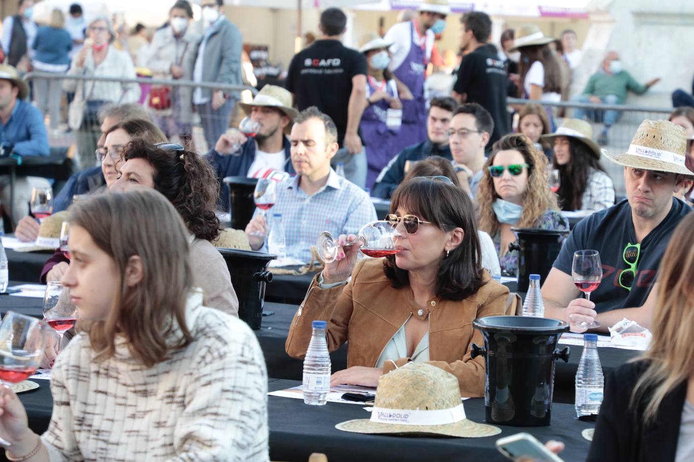 Fotos: Visita a la DO Rueda y ambiente del lunes en &#039;Valladolid. Plaza Mayor del Vino&#039;