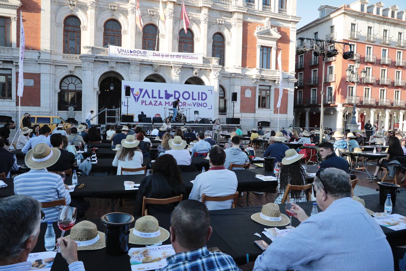 Fotos: Visita a la DO Rueda y ambiente del lunes en &#039;Valladolid. Plaza Mayor del Vino&#039;