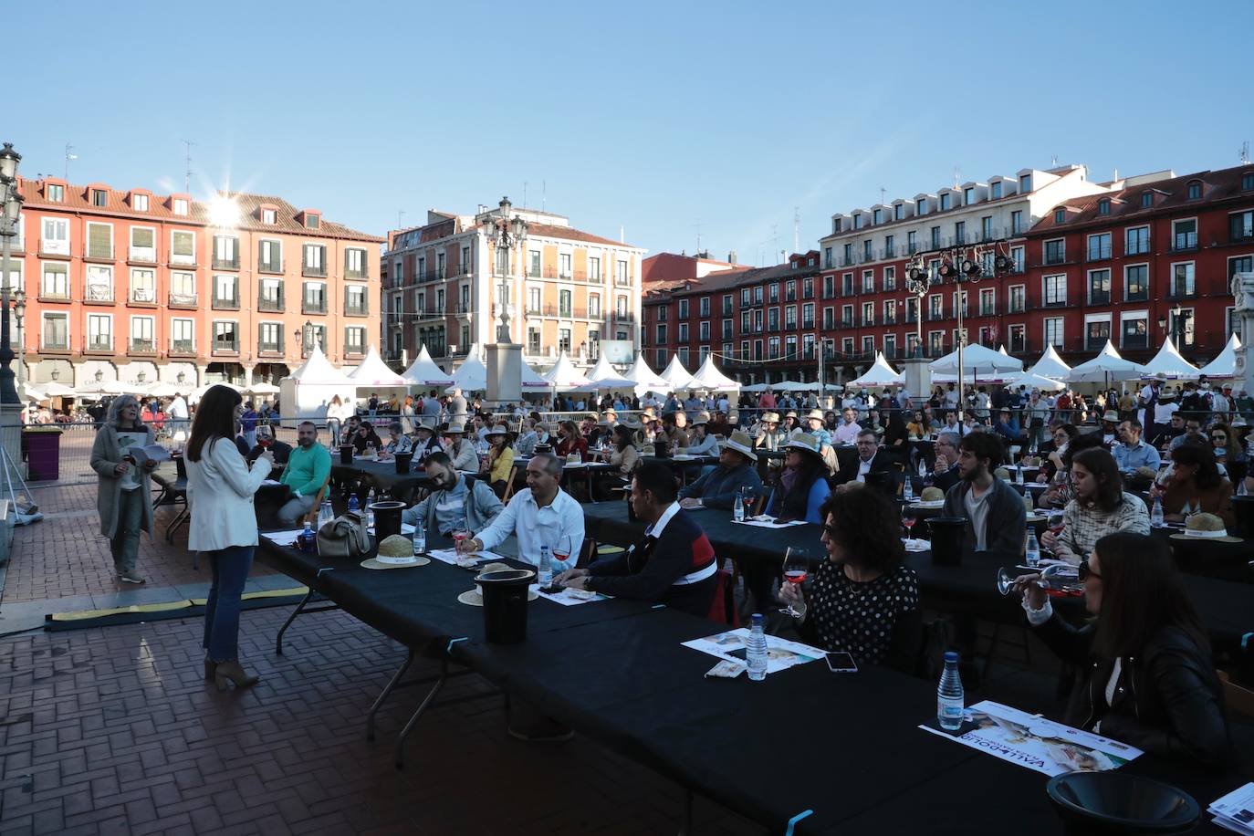 Fotos: Visita a la DO Rueda y ambiente del lunes en &#039;Valladolid. Plaza Mayor del Vino&#039;