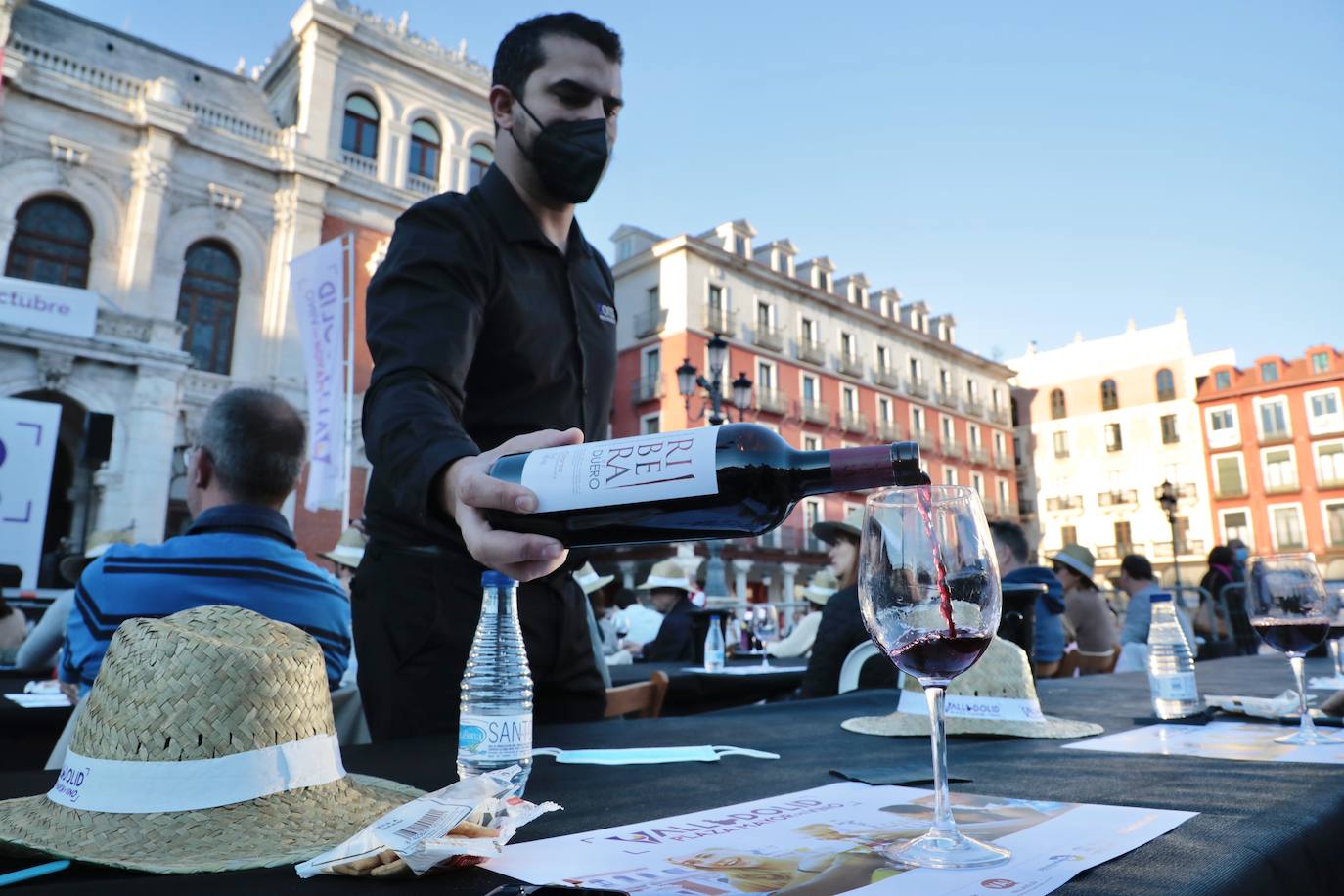 Fotos: Visita a la DO Rueda y ambiente del lunes en &#039;Valladolid. Plaza Mayor del Vino&#039;